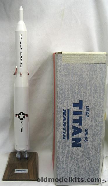 Topping 1/68 Martin SM-68 Titan ICBM - Factory Model plastic model kit